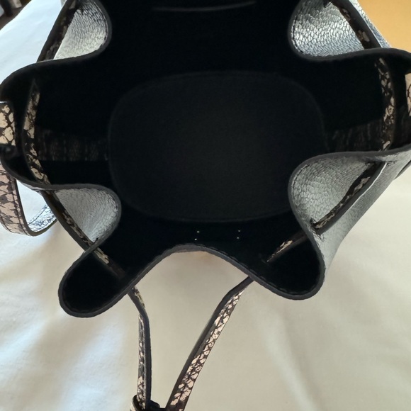 Michael Kors Black Bucket Bag NWOT - Picture 4 of 11